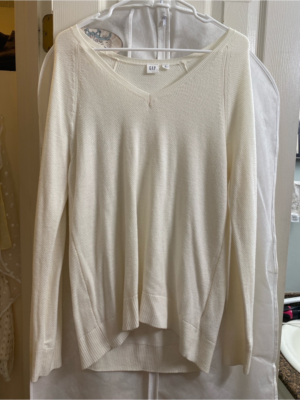 GAP Cream V-Neck Lightweight Knit Sweater